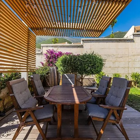 Sea View Panorama Coast 2br Patio Retreat By Pikhost